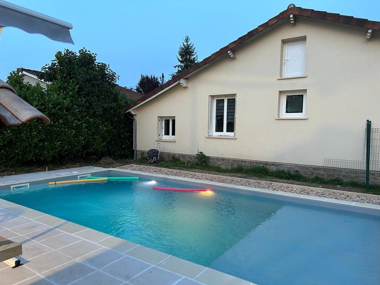 Jolie Villa Independante Climatisee 3 Chambres Tout Confort 6 Couchages, Piscine Chauffee 4 X 8 Disponible Selon Meteo De Mai A Fin Septembre, Jacuzzi 4 Places, Boulodrome Eclaire, Ping-Pong, Wifi, Proche Commerces Animaux Domestiques Sur Demande Bretenoux Экстерьер фото