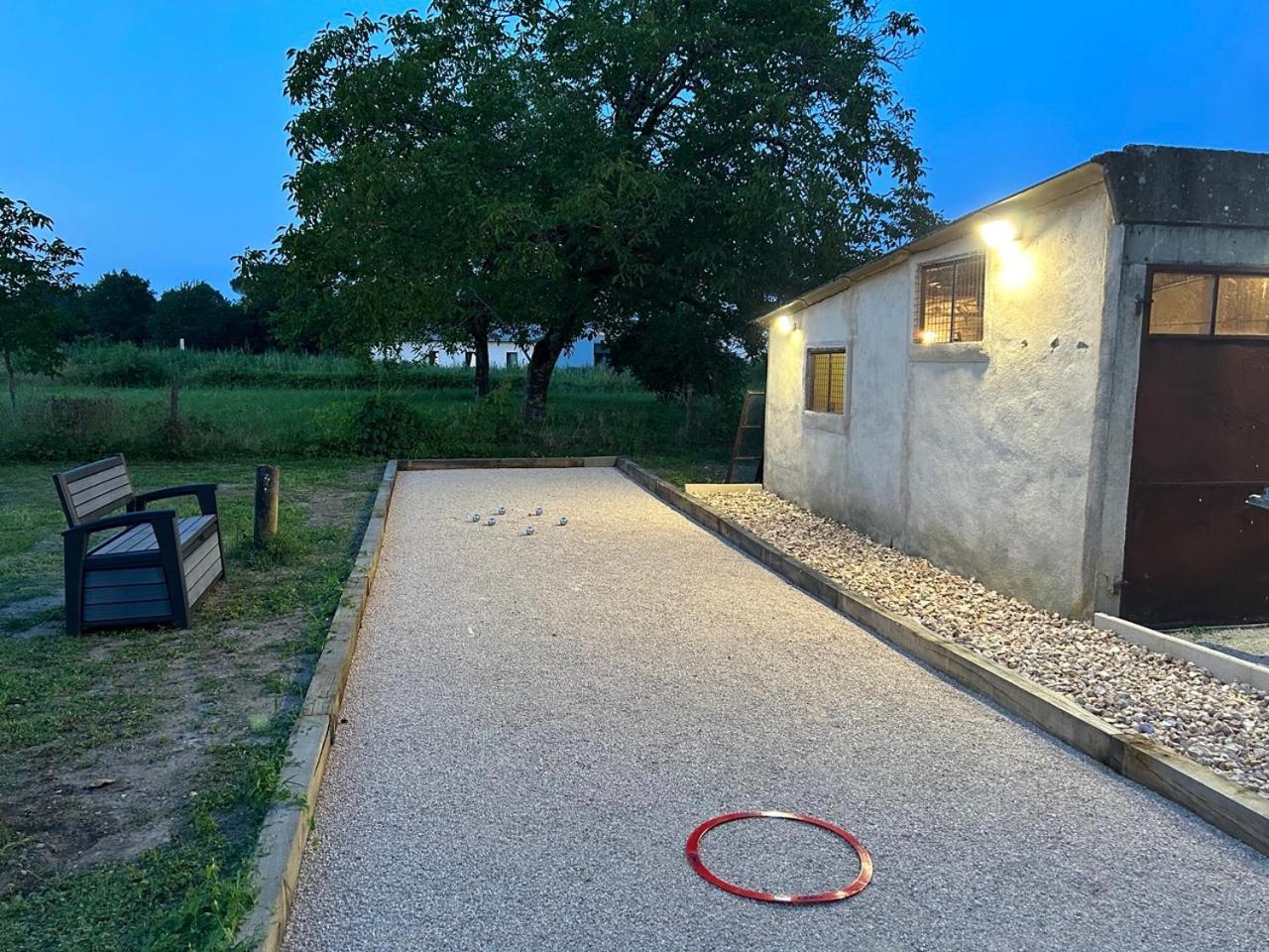 Jolie Villa Independante Climatisee 3 Chambres Tout Confort 6 Couchages, Piscine Chauffee 4 X 8 Disponible Selon Meteo De Mai A Fin Septembre, Jacuzzi 4 Places, Boulodrome Eclaire, Ping-Pong, Wifi, Proche Commerces Animaux Domestiques Sur Demande Bretenoux Экстерьер фото