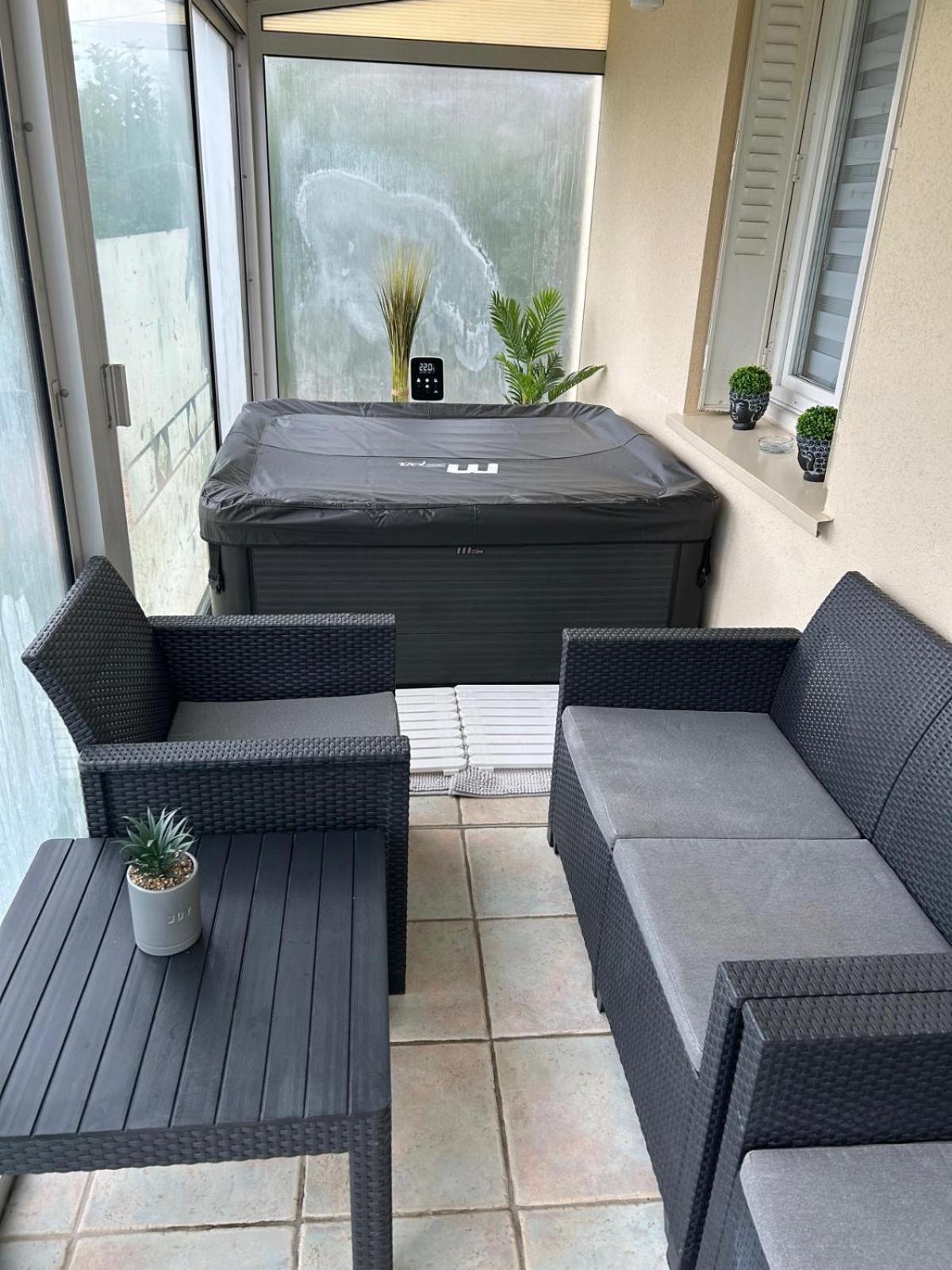 Jolie Villa Independante Climatisee 3 Chambres Tout Confort 6 Couchages, Piscine Chauffee 4 X 8 Disponible Selon Meteo De Mai A Fin Septembre, Jacuzzi 4 Places, Boulodrome Eclaire, Ping-Pong, Wifi, Proche Commerces Animaux Domestiques Sur Demande Bretenoux Экстерьер фото