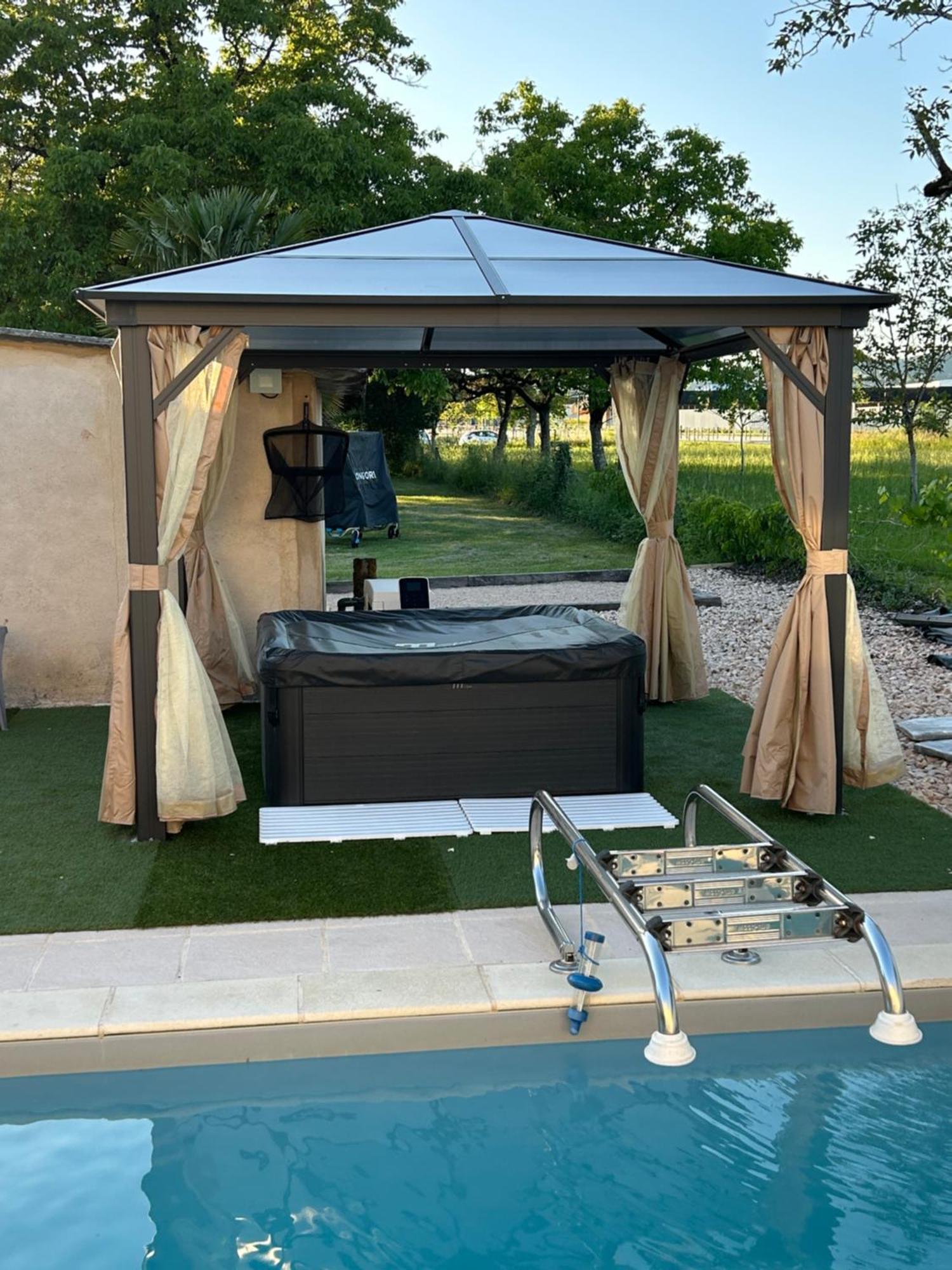 Jolie Villa Independante Climatisee 3 Chambres Tout Confort 6 Couchages, Piscine Chauffee 4 X 8 Disponible Selon Meteo De Mai A Fin Septembre, Jacuzzi 4 Places, Boulodrome Eclaire, Ping-Pong, Wifi, Proche Commerces Animaux Domestiques Sur Demande Bretenoux Экстерьер фото