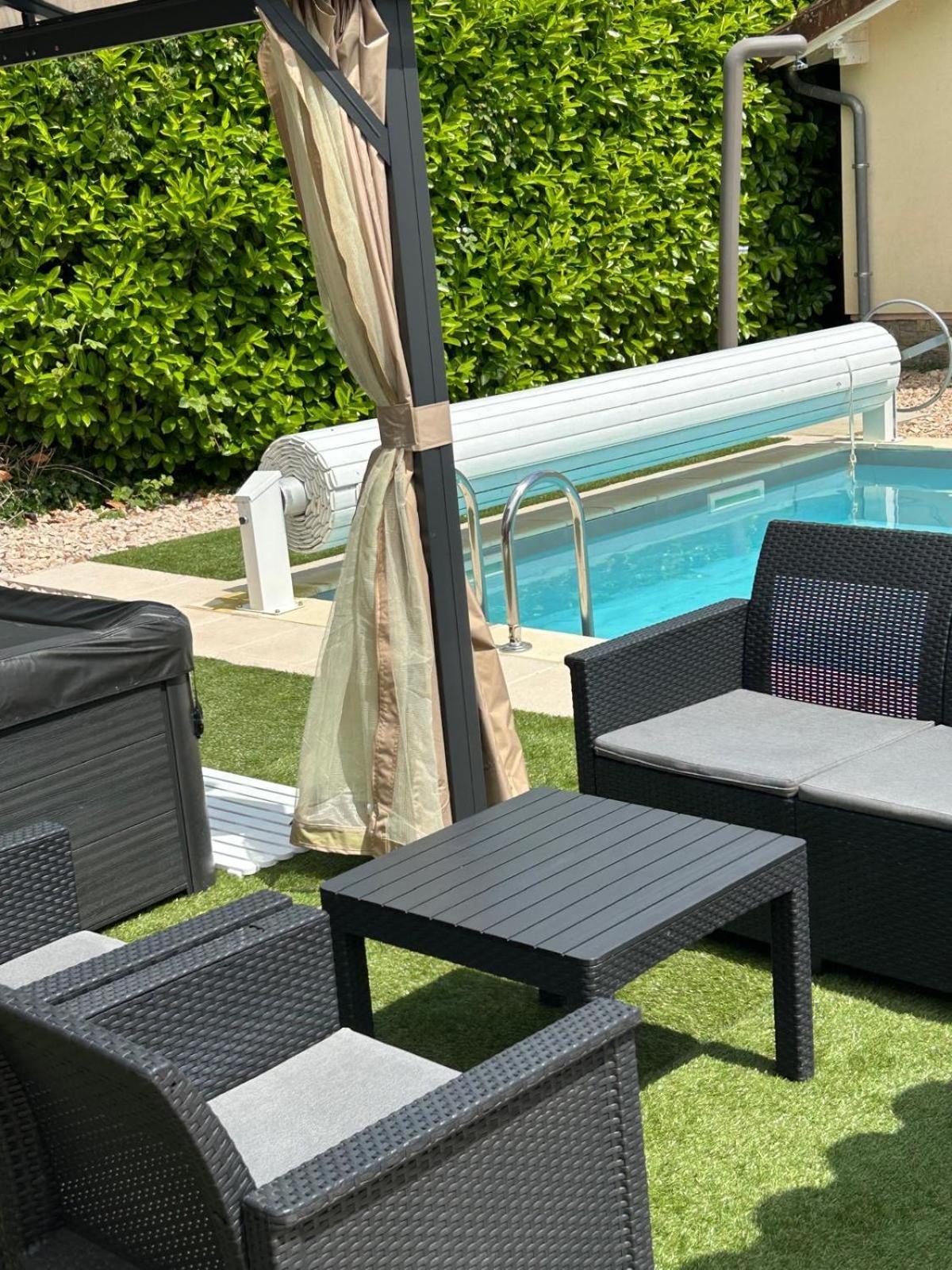 Jolie Villa Independante Climatisee 3 Chambres Tout Confort 6 Couchages, Piscine Chauffee 4 X 8 Disponible Selon Meteo De Mai A Fin Septembre, Jacuzzi 4 Places, Boulodrome Eclaire, Ping-Pong, Wifi, Proche Commerces Animaux Domestiques Sur Demande Bretenoux Экстерьер фото