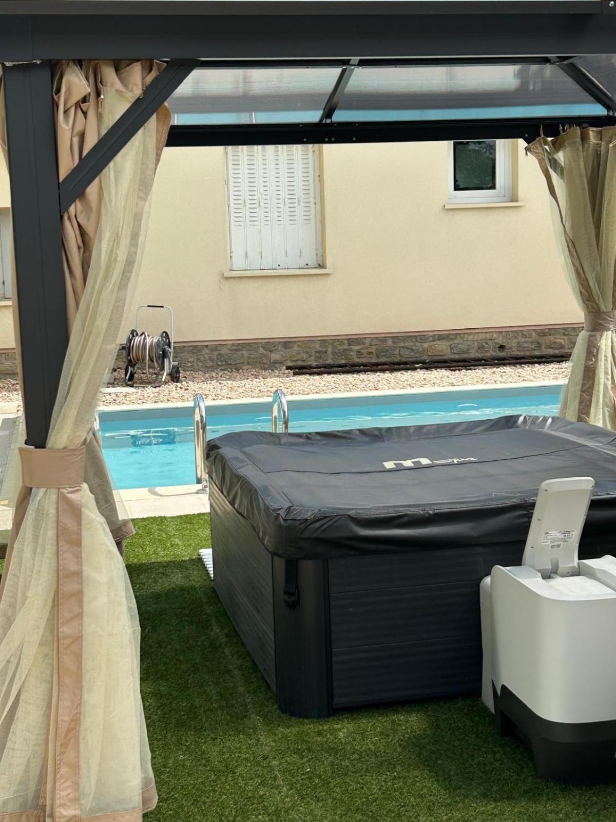 Jolie Villa Independante Climatisee 3 Chambres Tout Confort 6 Couchages, Piscine Chauffee 4 X 8 Disponible Selon Meteo De Mai A Fin Septembre, Jacuzzi 4 Places, Boulodrome Eclaire, Ping-Pong, Wifi, Proche Commerces Animaux Domestiques Sur Demande Bretenoux Экстерьер фото