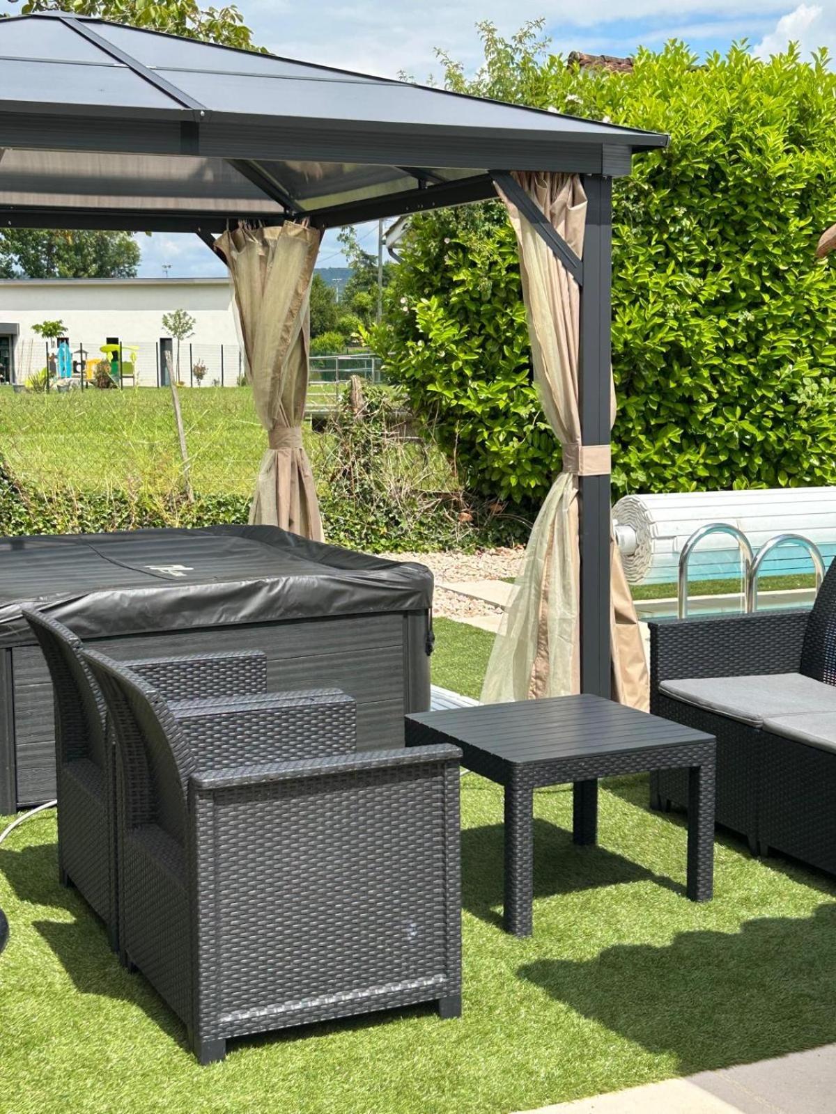 Jolie Villa Independante Climatisee 3 Chambres Tout Confort 6 Couchages, Piscine Chauffee 4 X 8 Disponible Selon Meteo De Mai A Fin Septembre, Jacuzzi 4 Places, Boulodrome Eclaire, Ping-Pong, Wifi, Proche Commerces Animaux Domestiques Sur Demande Bretenoux Экстерьер фото