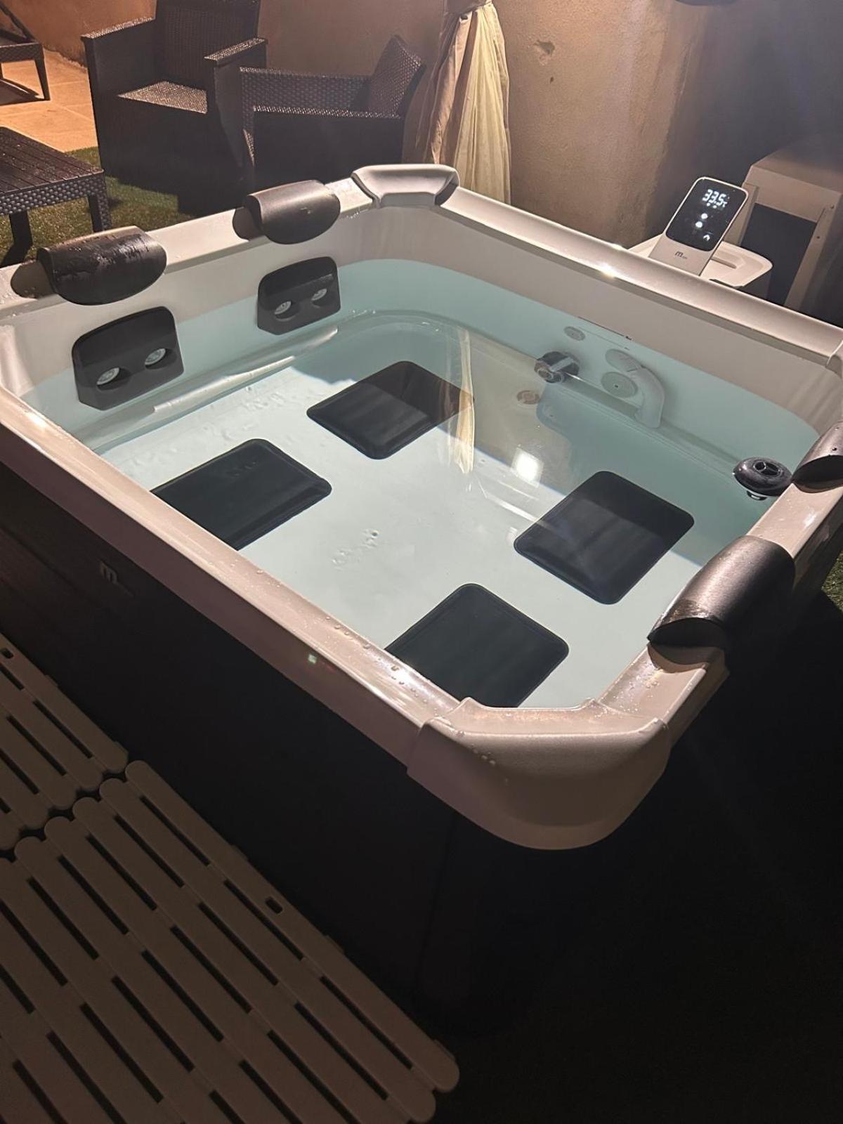 Jolie Villa Independante Climatisee 3 Chambres Tout Confort 6 Couchages, Piscine Chauffee 4 X 8 Disponible Selon Meteo De Mai A Fin Septembre, Jacuzzi 4 Places, Boulodrome Eclaire, Ping-Pong, Wifi, Proche Commerces Animaux Domestiques Sur Demande Bretenoux Экстерьер фото